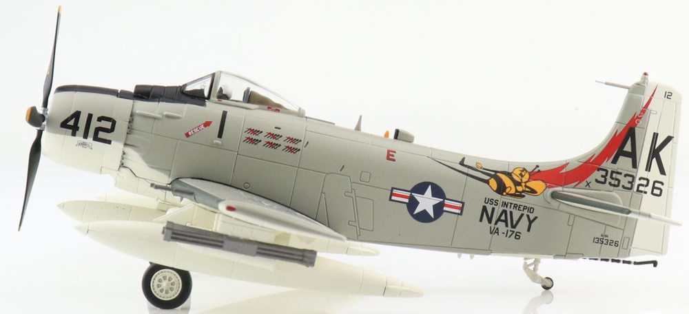 Douglas A-1H Skyraider 412, VA-176, USS Intrepid, 1966, 1:72, Hobby Master 