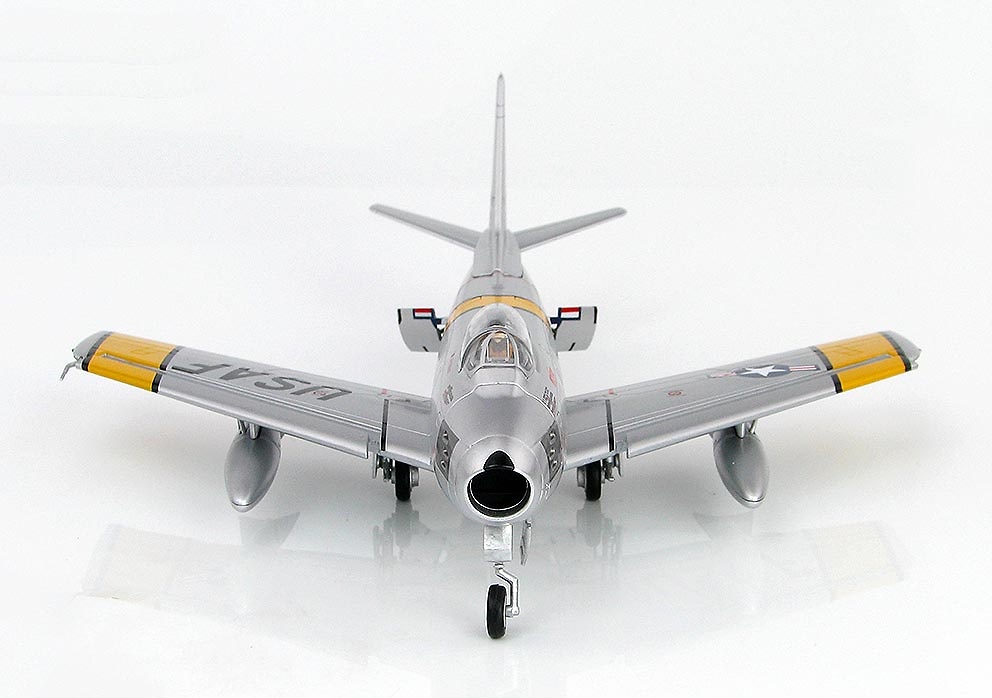 F-86E Sabre FU-746, Col. Maj. William H. Westcott y Francis S. Gabreski, 25th FIS/51st FIW, October, 1951, 1:72, Hobby Master 