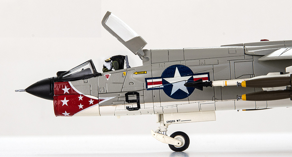 F8E Crusader USN VMF(AW)-235 Death Angels DB8 1966 (Flaps down version), 1:72, Century Wings 