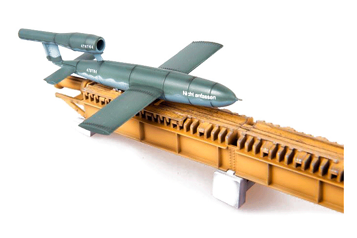 Fieseler V-1 Doodlebug missile with launching ramp, 1944, Germany, 1:72, Modelcollect 