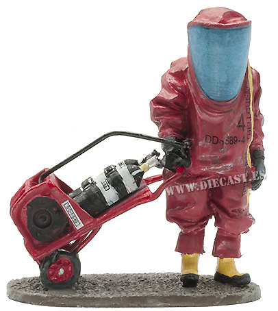 Firefighter with chemical protection suit, France, 2010, 1:30, Del Prado 