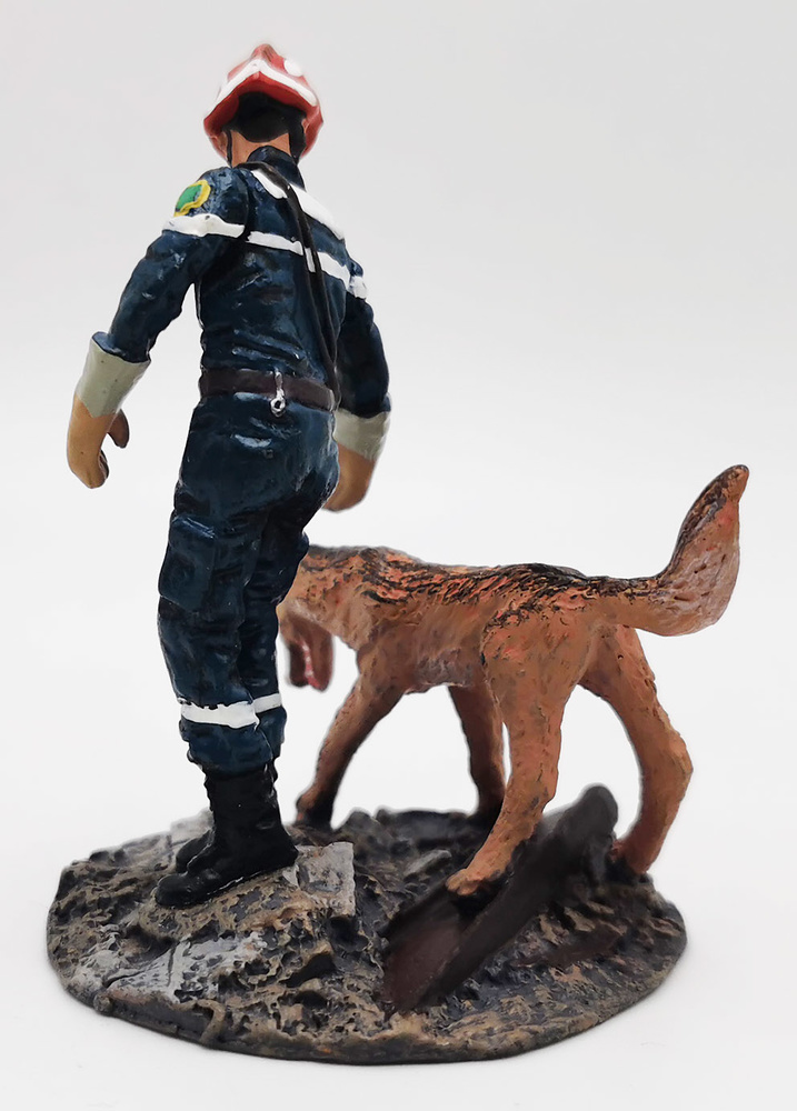 Firefighter with rescue dog, China, 2010, 1:30, Del Prado 