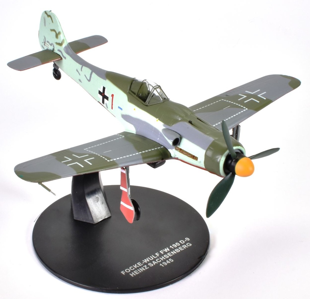 Focke Wulf FW 190 D-9 piloted by Heinz Sachsenberg, 1945, 1:72, Atlas 