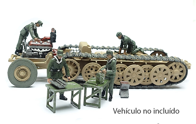 Four German mechanics with accessories, WWII, Set B, 1:72, PMA 