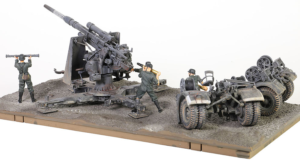 German Krupp Flak 36 with Flak Rohr 36 gun barrel & sd. 202 tow vehicle (w/ 5 figures), 1:32, Forces of Valor 