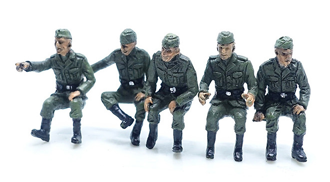 German soldiers seated, WWII, Set B, 1:72, PMA 