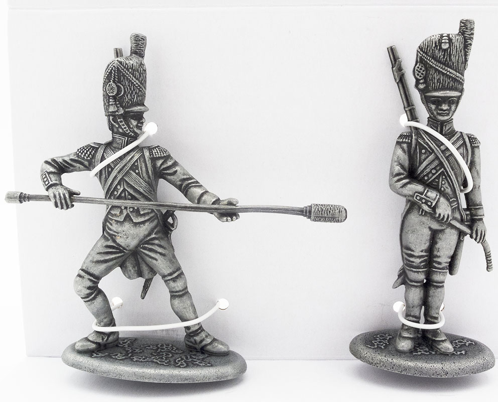 Gunner Guard with Fire Boot, Gunner Guard with Cannon Tube Cleaner, 1:24, Atlas Editions 