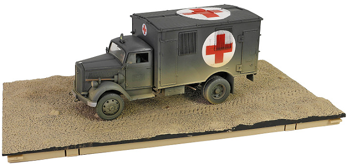 Opel BLITZ GERMAN 4x4 AMBULANCE 1940, 1:32, Forces of Valor 