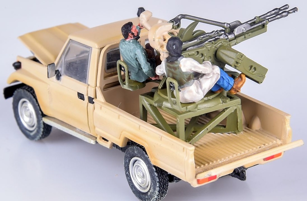 Pickup with ZPU-2 (figures not included), 1:72, Panzerkampf 