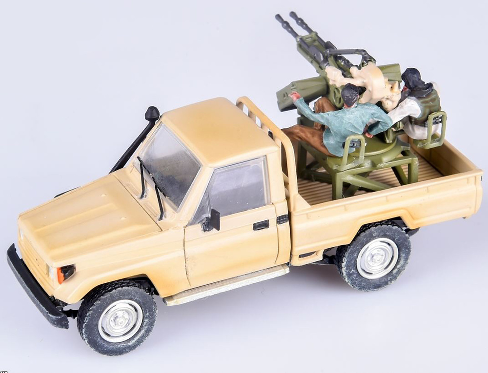 Pickup with ZPU-2 (figures not included), 1:72, Panzerkampf 