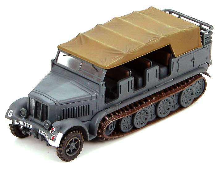 Sd. Kfz. 7 German 8 ton Half-Track Luftwaffe Air-Borne Tank Division, Summer 1941, Eastern Front, 1:72, Hobby Master 