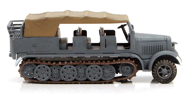 Sd. Kfz. 7 German 8 ton Half-Track Luftwaffe Air-Borne Tank Division, Summer 1941, Eastern Front, 1:72, Hobby Master 