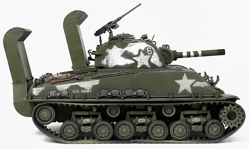 Sherman M4A3 (105) HVSS U.S. 1945 WITH DEEP WADING GEAR, 1:32, Forces of Valor 