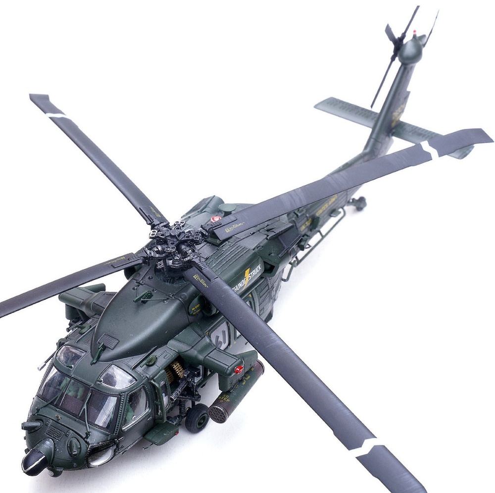 Sikorsky MH-60L Black Hawk 'Thunderstruck', 1:72, Panzerkampf 