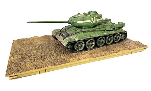 T-34/85, Soviet Medium Tank, 1945, w/1 Figure, 1:32, Forces of Valor 