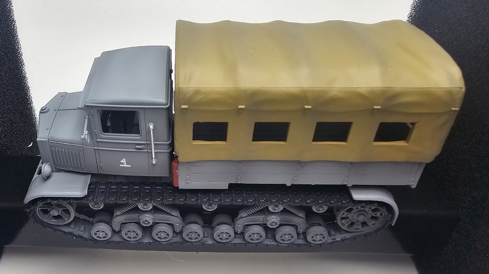 Tractor, Soviet Voroshilovets, 1:72, Easy Model 