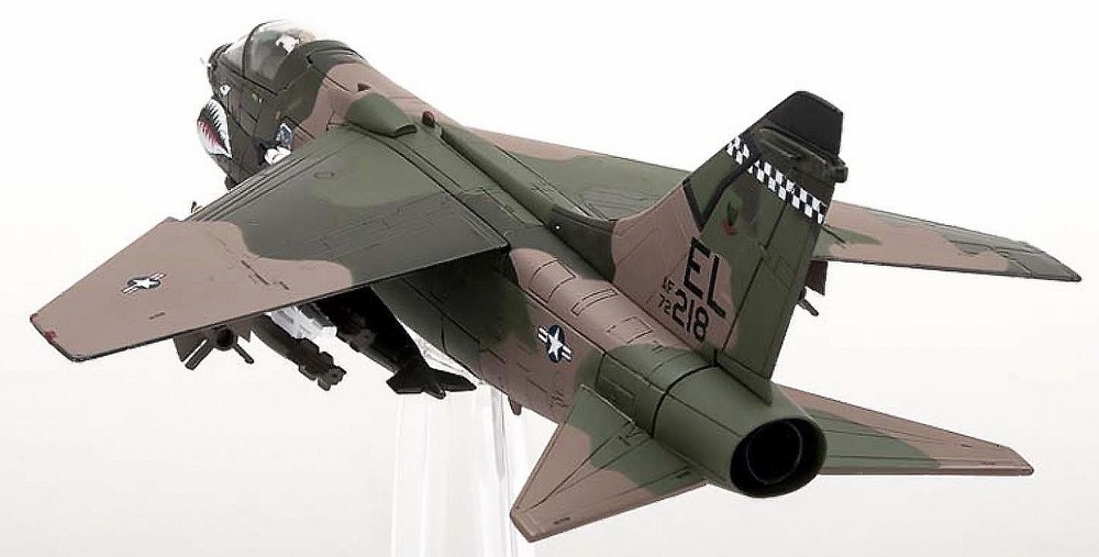 Vought A-7D Corsair II, USAF 23rd TFW, 1:72, Century Wings 