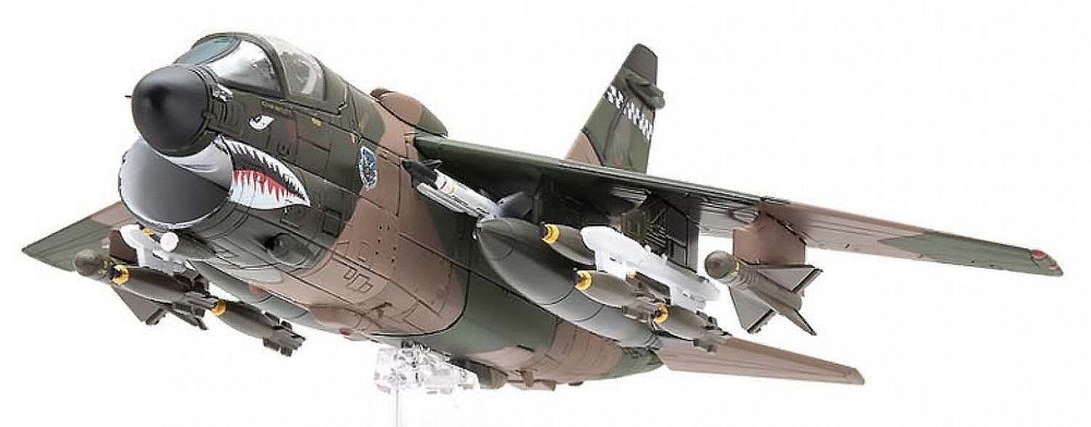 Vought A-7D Corsair II, USAF 23rd TFW, 1:72, Century Wings 