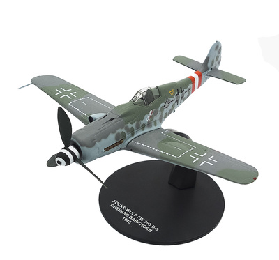 Focke Wulf FW-190 D-9, pilot Gerhard Barkhorn, 1945, 1:72, Atlas