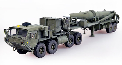 Truck M983 Hemtt tractor with Missile Pershing II, U.S. Army, 1:72, Modelcollect