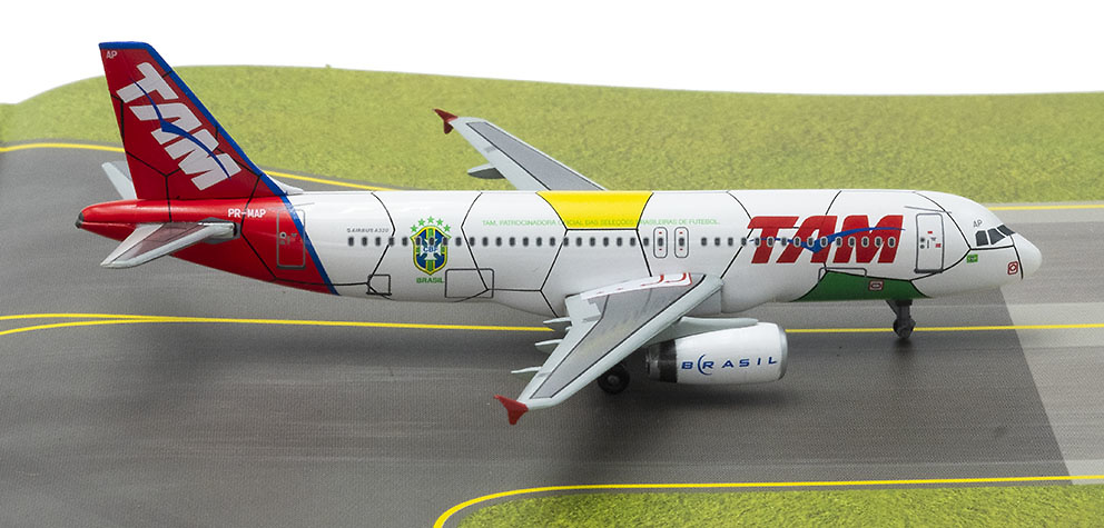 Airbus A320, TAM Linhas Aéreas, con pista de aterrizaje, 1:400, Dragon Wings 