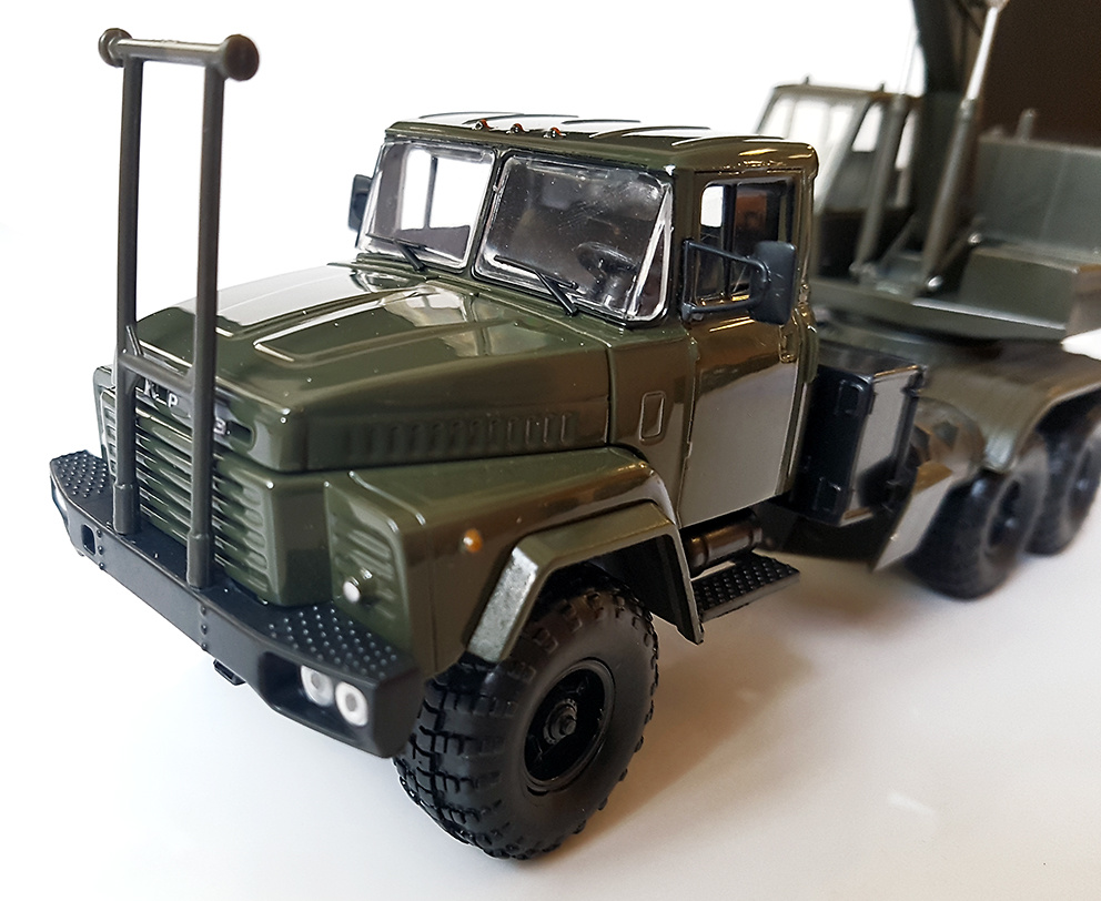 Camión KrAZ 260 AOV-4422 oscuro oliva, Ucrania, 1:43, SpecialC 