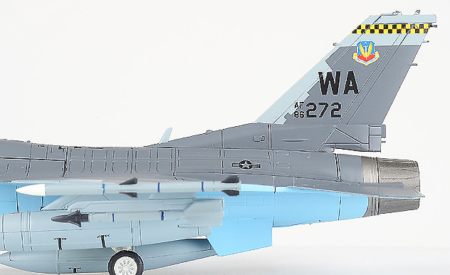 F-16C Fighting Falcon, USAF, Red 72, Base Aérea de Nellis, Nevada, 2017, 1:72, Hobby Master 