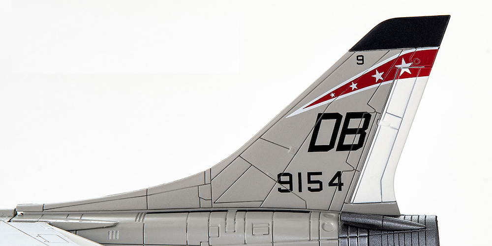 F8E Crusader USN VMF(AW)-235 Death Angels DB8 1966 (Versión Flaps Bajados), 1:72, Century Wings 