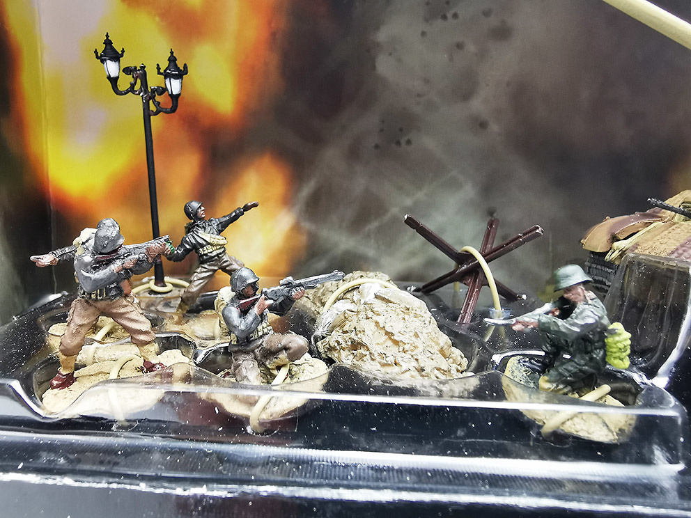 King Tiger con 4 soldados USA + 3 alemanes, Normandia, 1944, 1:72, Forces of Valor 