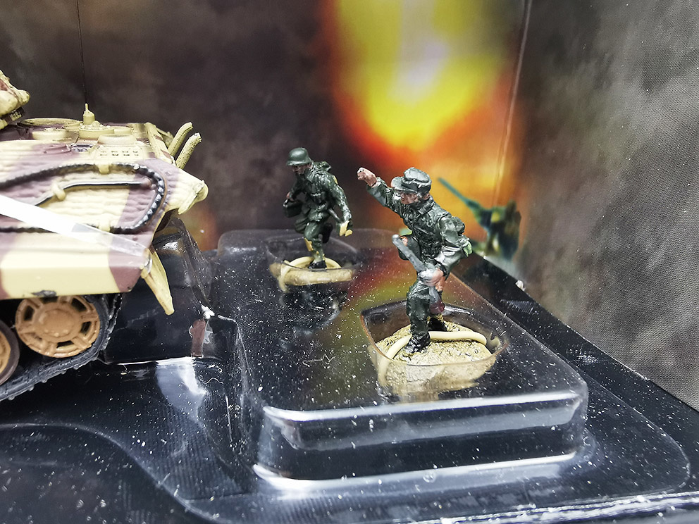 King Tiger con 4 soldados USA + 3 alemanes, Normandia, 1944, 1:72, Forces of Valor 