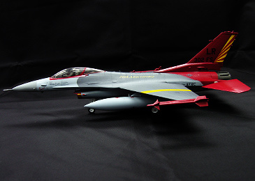 AVION F-16, USAF 302nd FS Tuskegee Airmen, 1:72, Witty Wings 