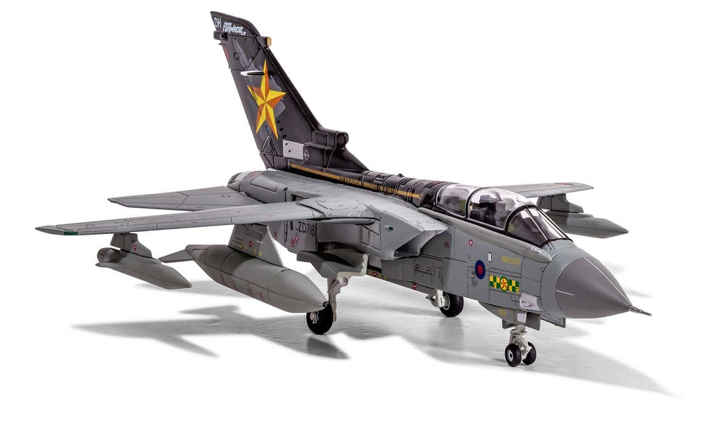 Panavia Tornado GR.4 ZG775, No.IX(B), RAF, Marham, Marzo, 2019, 1:72, Corgi 