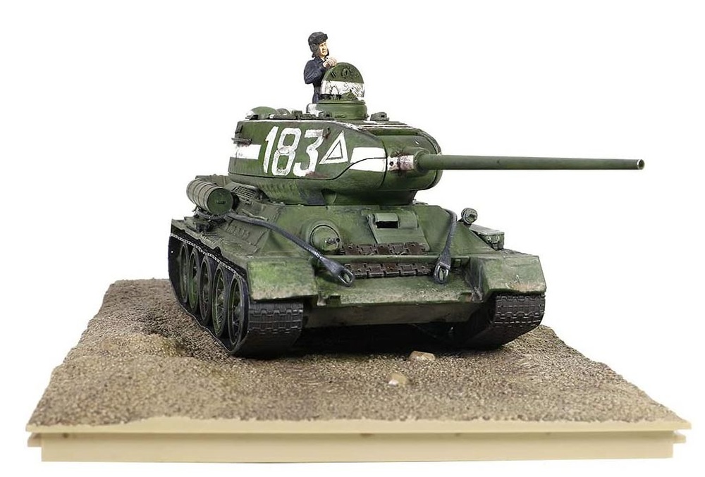 T-34/85, Tanque Medido Soviético, 1944, con 1 figura, 1:32, Forces of Valor 