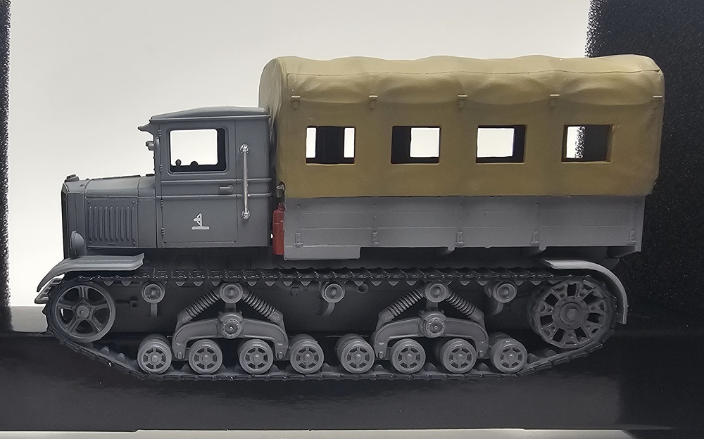 Tractor, Soviet Voroshilovets, 1:72, Easy Model 