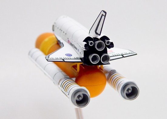 Space Shuttle Atlantis w/ SRB (Solid Rocket Booster), 1:400