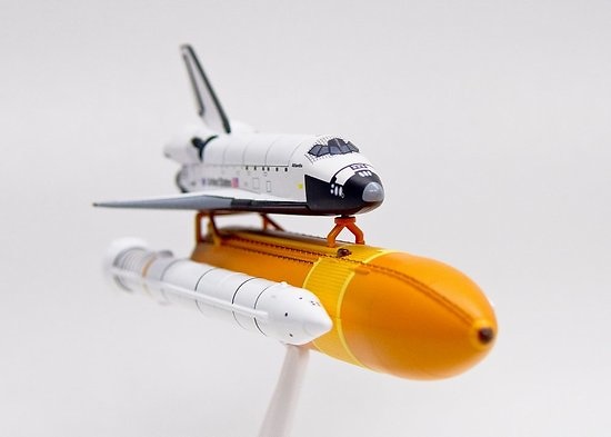 Space Shuttle Atlantis w/ SRB (Solid Rocket Booster), 1:400